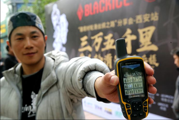 單車環島很累嗎？他用直排輪「環遊世界」走過18個國家！準備打破世界紀錄！網：超狂