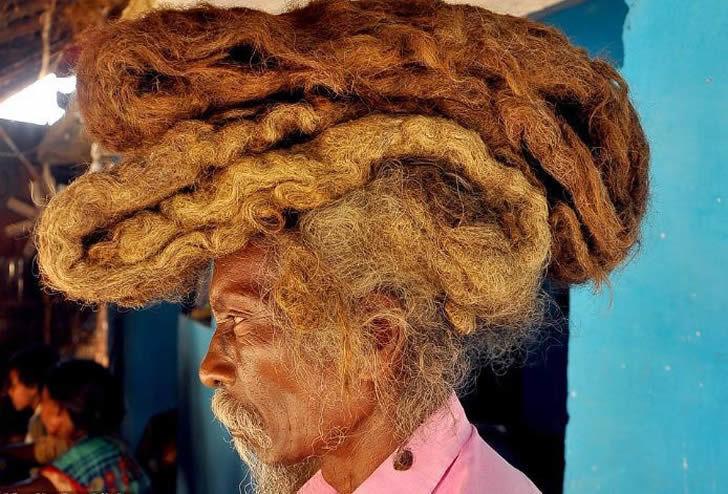 印度最狂的男子！「40多年沒有理髮甚至沒有洗髮」本尊亮相...長度能堪稱史上創舉！