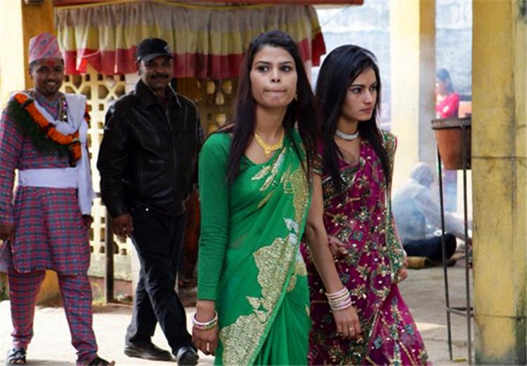 全球唯一...這個國家女生超性福「實施一妻多夫」老公不喜歡就換！網笑：解決魯蛇問題！