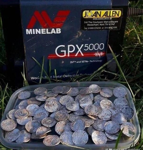 英國一對夫婦...從地下挖掘到「巨額寶藏」價值數千萬元！真是幸運到讓人無法想像！