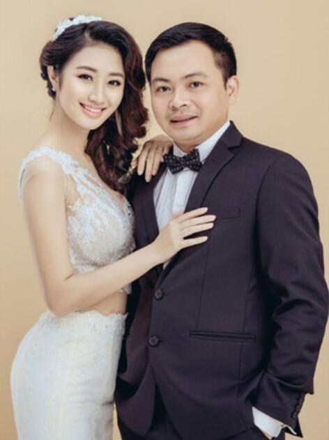 越南「21歲超高顏值選美小姐」嫁大自己19歲的富商...竟引網怒：男方外貌平平根本不配！