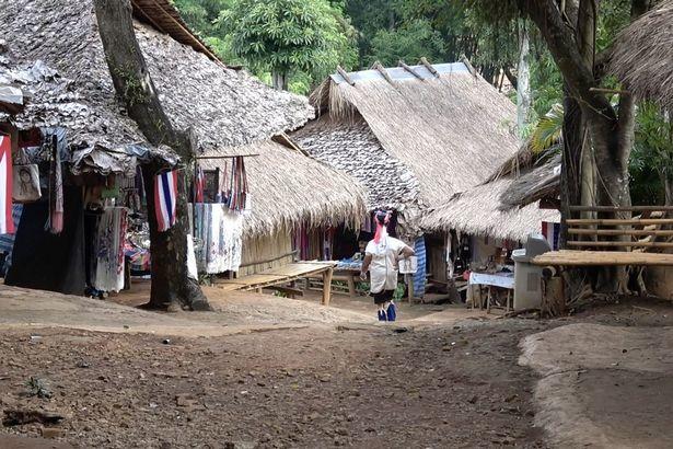 緬甸有著古老的傳統！所有女性都必須「戴上銅環」...其目的主要防止OO：一目瞭然！