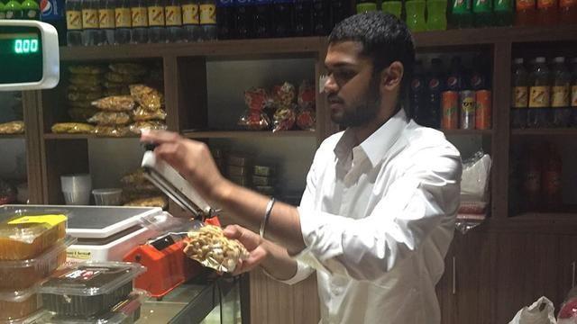 印度富二代離家出走洗盤子！「家裡太有錢受不了」想體驗平凡人生活...網：值得讚賞！