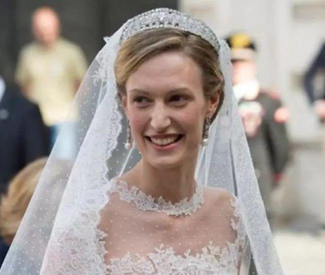 比利時超正女記者嫁入豪門!對象竟是「混血王子」人稱寵妻狂魔...網:真是幸福了!