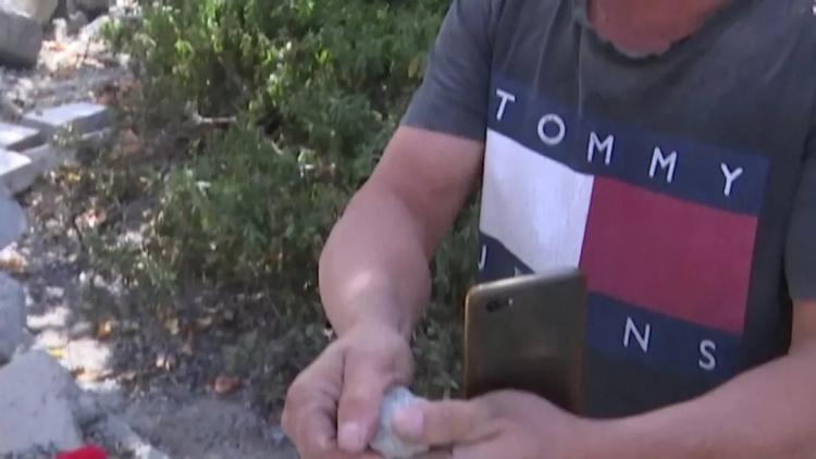 強國人真的超狂！無錫市居民「輕鬆徒手捏碎石頭」畫面超震驚…網全驚呆：在拍電影嗎？