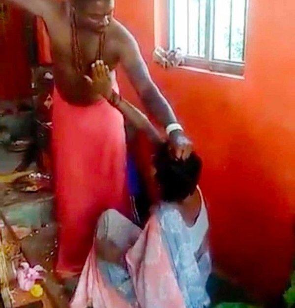 印度女子被邪靈附體!遭牧師「暴力毆打」堪稱驅魔術...網笑翻:不被打死也剩半條命!