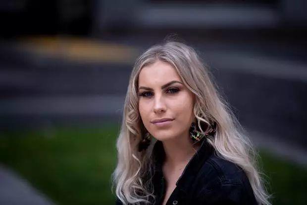 新西蘭少女PO海邊辣照竟讓所有人都氣炸?仔細看馬上秒懂...:真的難以饒恕啊
