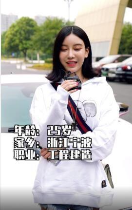 街頭直擊拜金女全身行頭！超浮誇「整套要價XXX萬」網民點破驚人真相：其實目的是要_