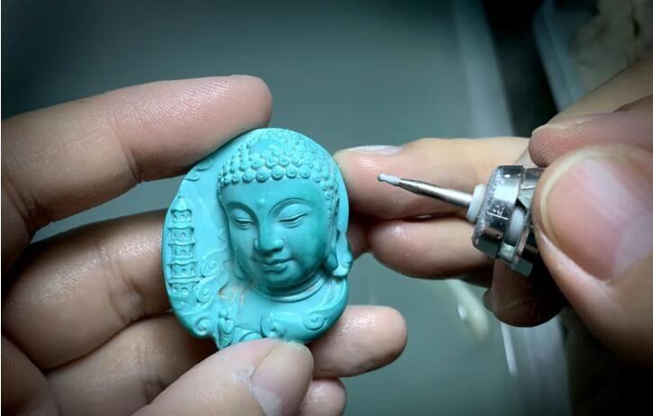 點石成金不是天方夜譚！小胖哥「苦練6年手藝」一顆小石頭可以賣7萬…秘密原來在這！