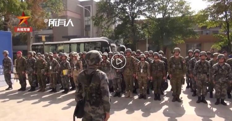 大陸當兵也搞這招！交流營外國學員「摺豆腐塊棉被摺到崩潰」網笑：我在他眼中看到絕望