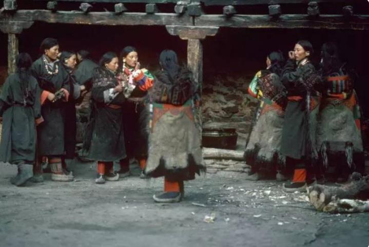 全球唯一...這個國家女生超性福「實施一妻多夫」老公不喜歡就換！網笑：解決魯蛇問題！