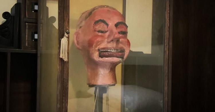 恐怖注意！朋友送的古董人偶半夜竟瞪大雙眼 才知道來自集中營...：真的會嚇哭