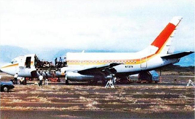 目睹一切！日籍空姐在7千米高空被吸出...「當場活活摔死」讓全場人超震驚！