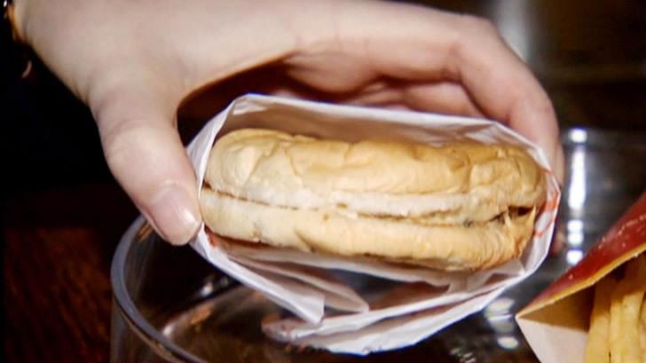 這是冰島最後一份麥當勞！放置整整10年的變化曝光竟引大批網友朝聖：嚇得我再吃顆漢堡