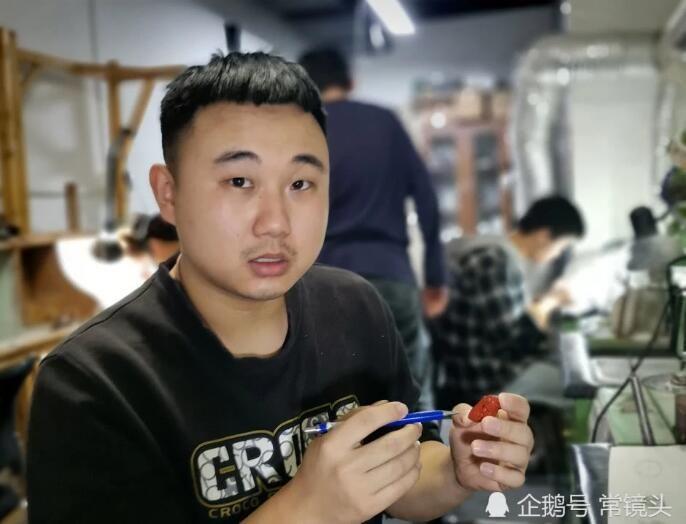 點石成金不是天方夜譚！小胖哥「苦練6年手藝」一顆小石頭可以賣7萬…秘密原來在這！