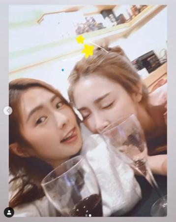 「無名2大女神」同框喝喜酒! 簡廷芮PO正臉照…男網友暴動:台灣最早網紅