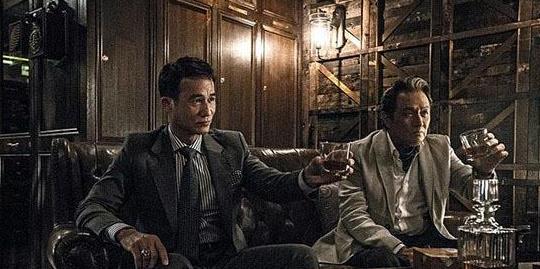 李子雄近照曝光,娶了比他小23歲的嫩妻,現58歲仍舊狂操肌肉