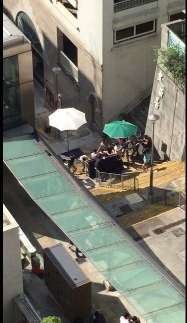 《夸世代》鄭子誠被田蕊妮推下樓梯，網民大讚TVB夠專業！