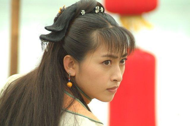 李子雄近照曝光,娶了比他小23歲的嫩妻,現58歲仍舊狂操肌肉