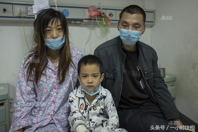 直擊：7歲男孩患癌症生命中的最後45天母親站在棺材旁呆呆看著躺在裡麵的兒子，她不斷說兒子在裡麵動了