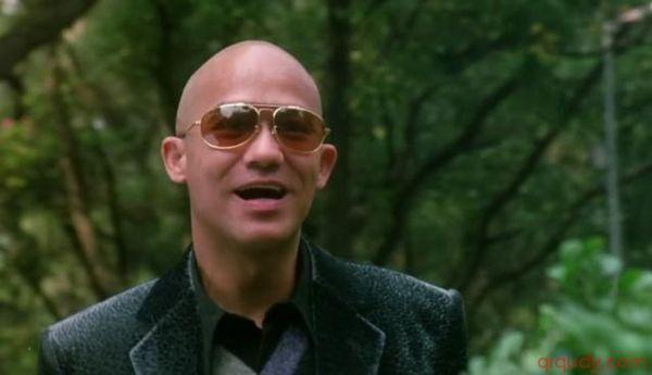 李子雄近照曝光,娶了比他小23歲的嫩妻,現58歲仍舊狂操肌肉