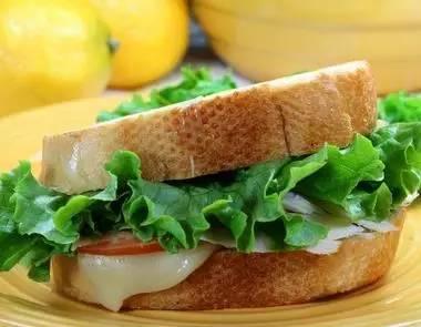 醫生嚴重警告！！！早晨起來最最不該吃的三種東西！餓著去上班也別吃