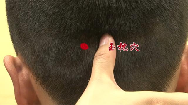 頭上藏著一個「生髮穴」，每天按摩五分鐘效果顯著！