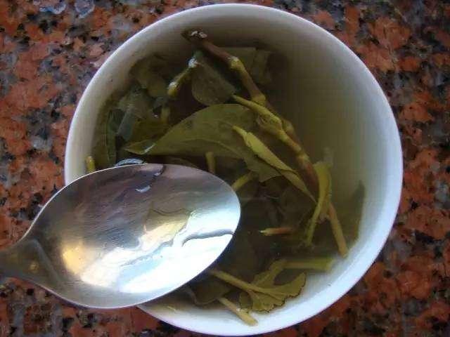 她因長期吸菸得了肺癌！一杯茶竟然把她的肺部清的乾乾淨淨！（一定要轉發,轉發可以救很多人!)