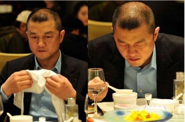 王菲前夫竇唯落魄，李亞鵬嚴重禿頂，只有謝霆鋒變成了這樣