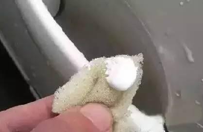 太神了！原來這樣能「去除車身的刮痕」！好多人都不知道 ，你家裏一定有這個東西！
