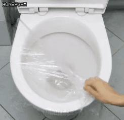馬桶堵了，一張保鮮膜就能搞定，關鍵還不髒手！