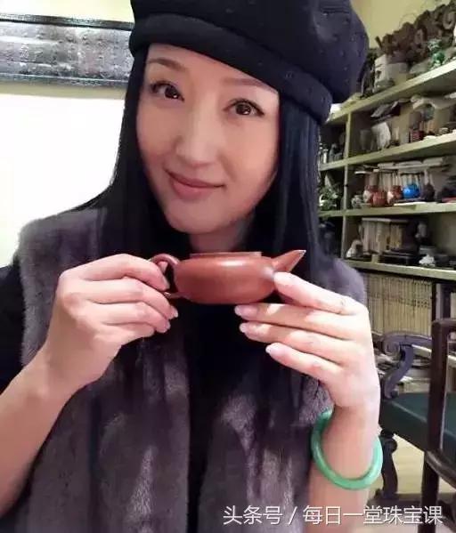 左手戴玉，右手戴銀？手鐲手串佩戴有講究，分左右手，納福避災！