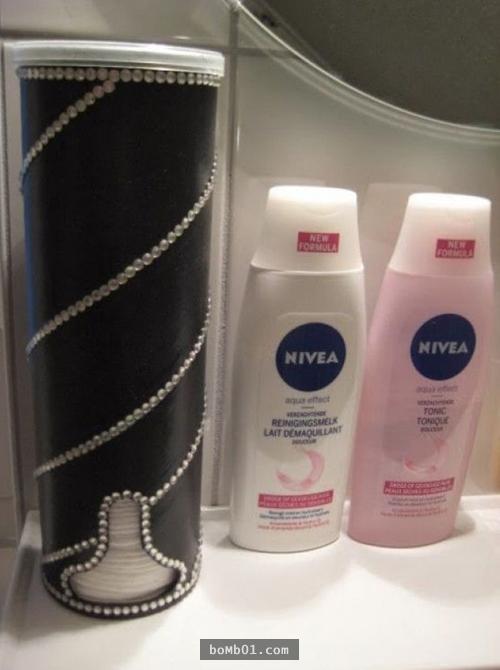 她切開吃完的品客並放到廁所，知道它的妙用後所有女生都驚嘆「我怎麼沒早點想到這招」？！ 