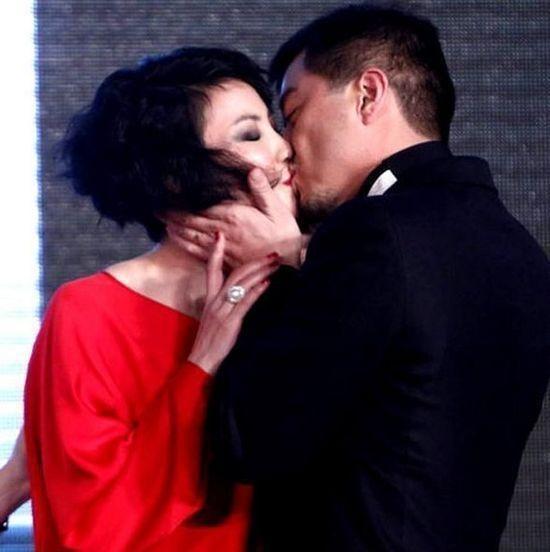 王菲前夫竇唯落魄，李亞鵬嚴重禿頂，只有謝霆鋒變成了這樣