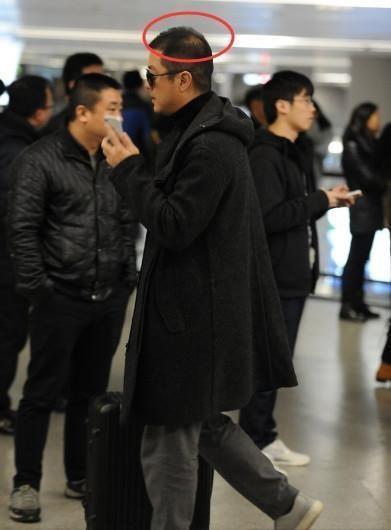 王菲前夫竇唯落魄，李亞鵬嚴重禿頂，只有謝霆鋒變成了這樣