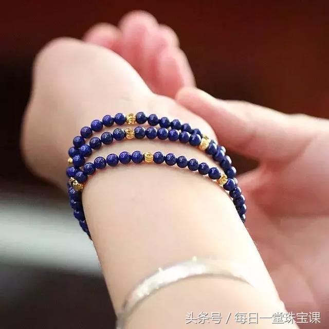 左手戴玉，右手戴銀？手鐲手串佩戴有講究，分左右手，納福避災！
