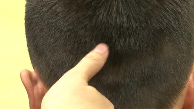 頭上藏著一個「生髮穴」，每天按摩五分鐘效果顯著！