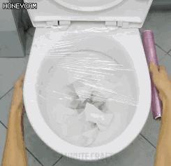 馬桶堵了，一張保鮮膜就能搞定，關鍵還不髒手！