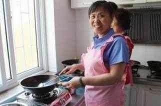 婆婆睡覺前把「洋蔥」放進襪子裡！7天後，身體有了奇妙的變化
