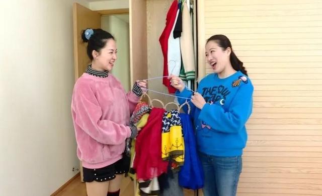 這個小媳婦太能了!只用一個水瓶就把絲巾襪子收納整齊