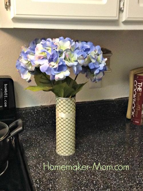 她切開吃完的品客並放到廁所，知道它的妙用後所有女生都驚嘆「我怎麼沒早點想到這招」？！ 