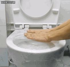 馬桶堵了，一張保鮮膜就能搞定，關鍵還不髒手！