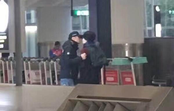 王菲前夫竇唯落魄，李亞鵬嚴重禿頂，只有謝霆鋒變成了這樣