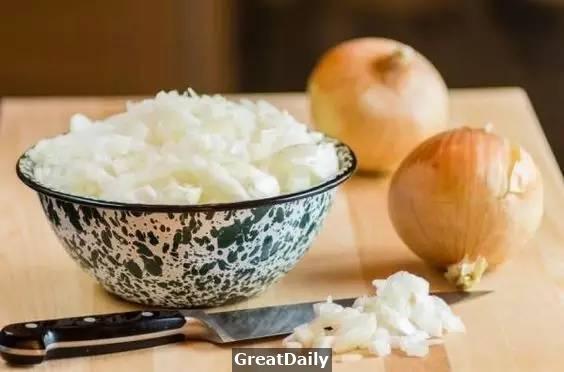 「12個你不得不知的洋蔥功用」大公開！原來洋蔥不只可以吃，還可以拿這樣做！太神奇了！