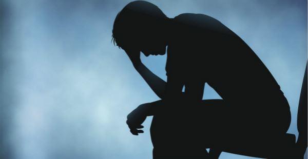 我車禍截肢，老婆不離不棄，突然看到手機屏幕一亮，我嚇癱崩潰