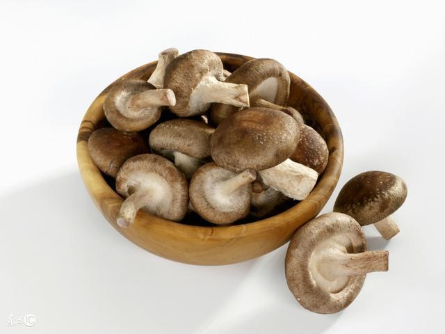 中醫坦白:肝不好的人,這3個部位會發黑!秋季多吃3種改善肝功能的食物!