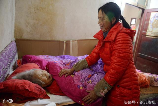 我婆婆住院我不伺候，丈夫要拿刀砍我，我放了一段錄音他求我原諒