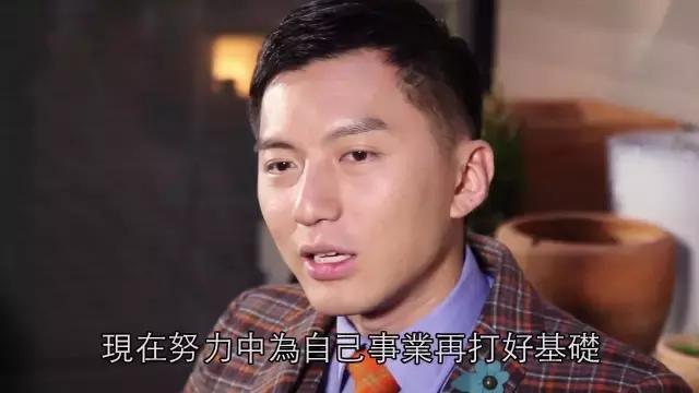 他曾被質疑上位即棄糟糠女友，如今日久生情秘戀富家港姐！