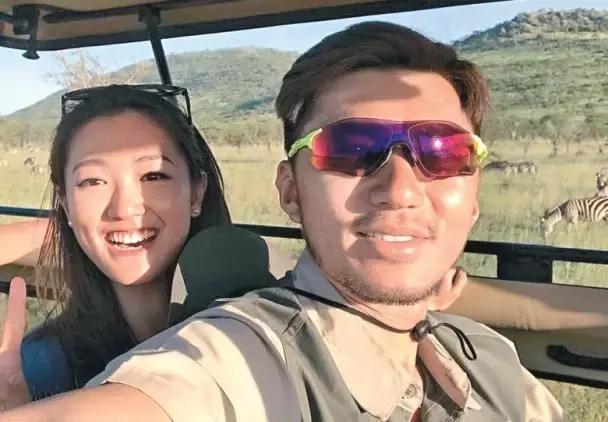 他曾被質疑上位即棄糟糠女友，如今日久生情秘戀富家港姐！