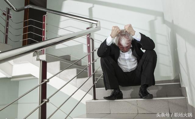 老員工請假照顧老娘被罰600元，老闆逼其離崗，5天後損失200萬！